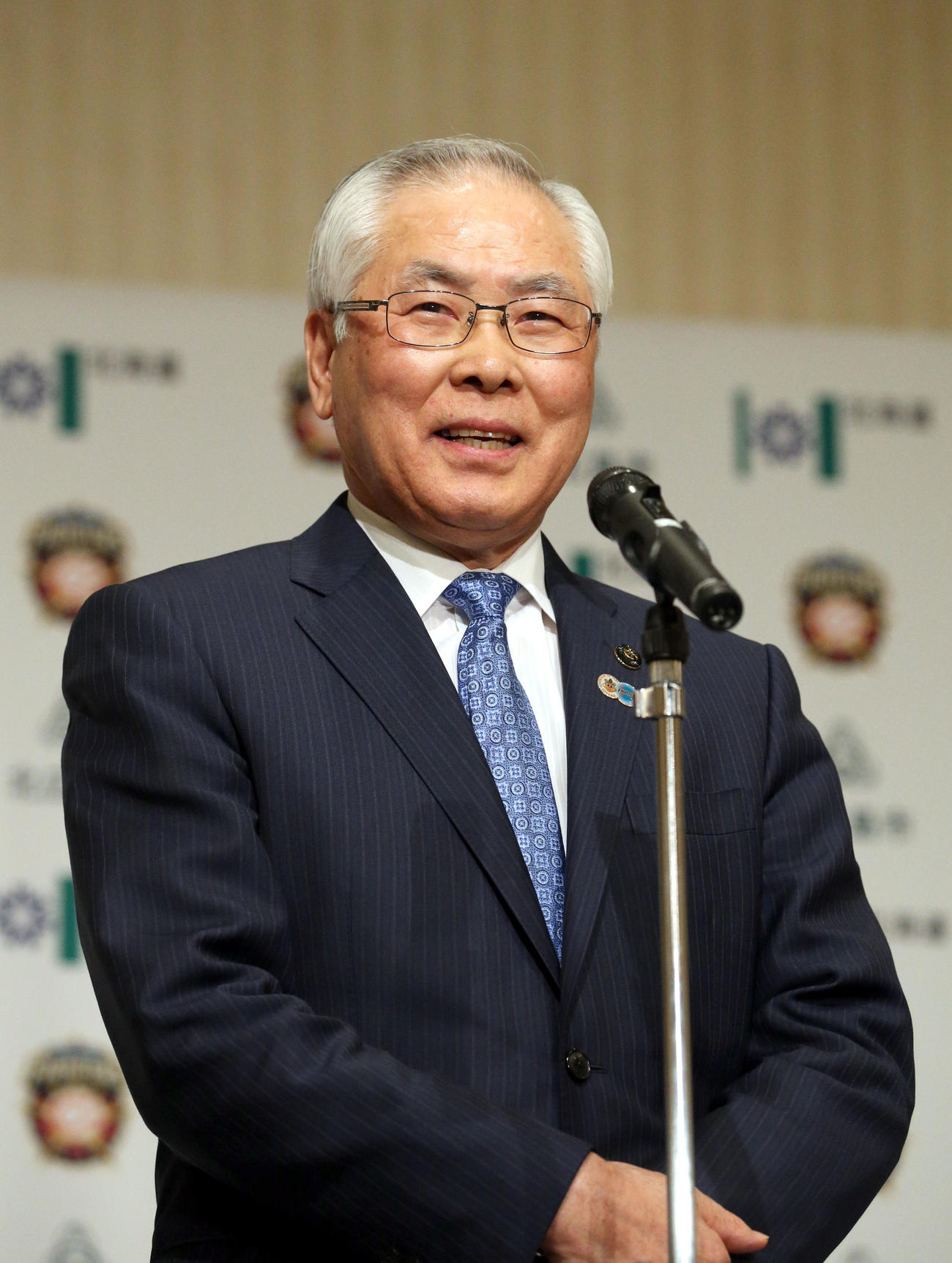 会見で話をする上野北広島市長（撮影・佐藤翔太）