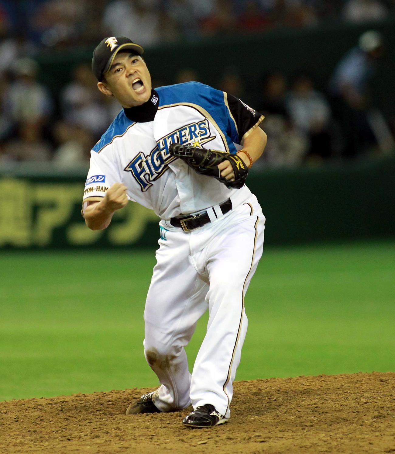 11年9月15日　ロッテ戦で最終打者を打ち取りガッツポーズの日本ハム武田久