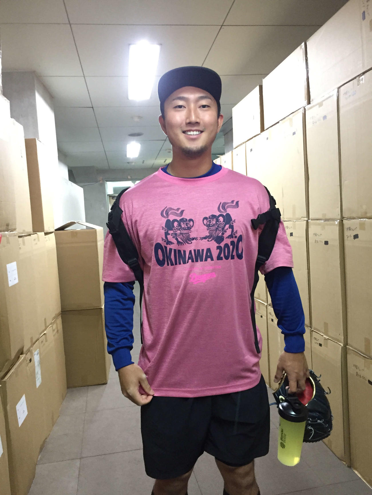 京田選手会長が配布した“選手会長男気Tシャツ”を着る中日藤嶋