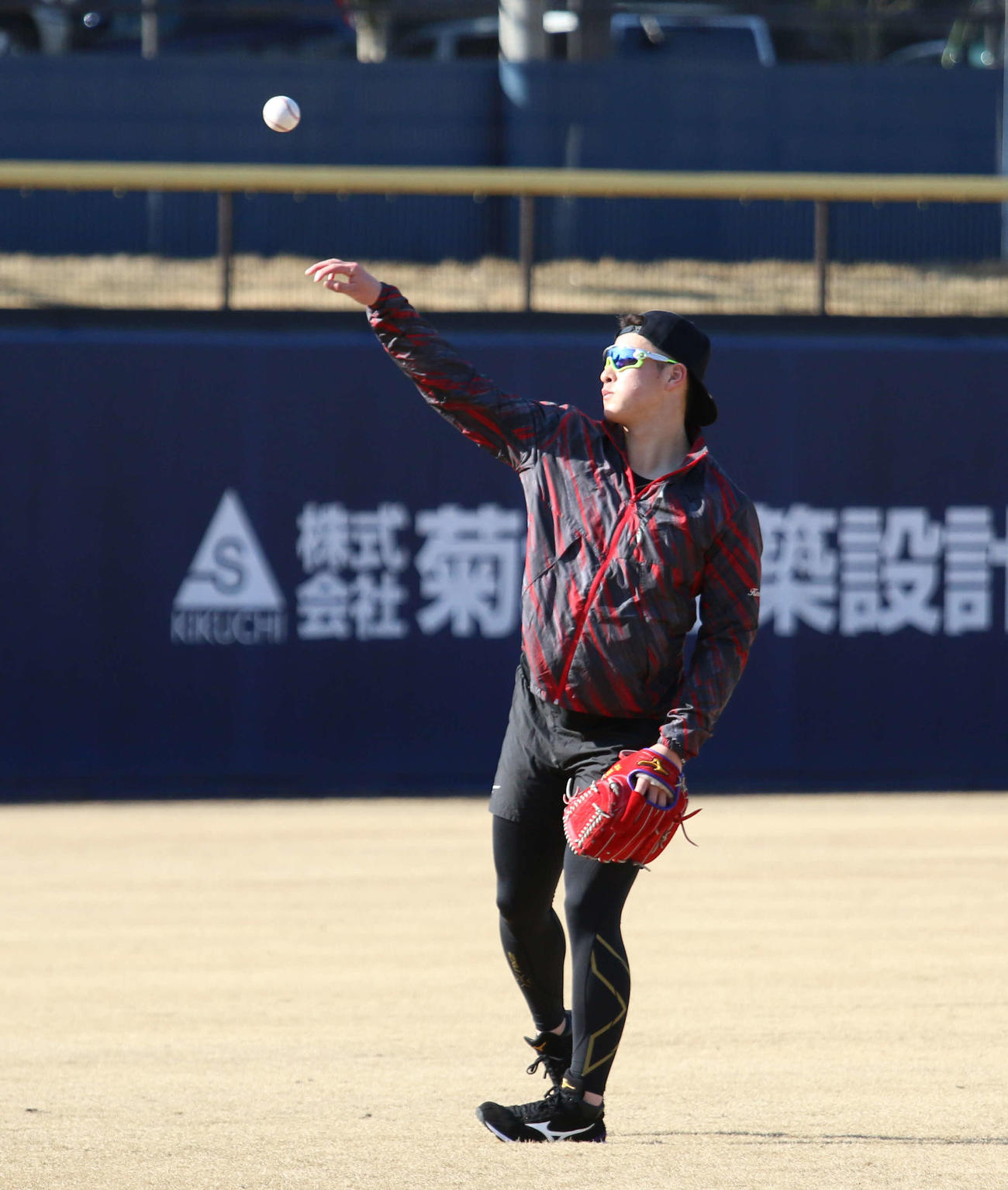鎌ケ谷で自主トレを打ち上げた日本ハム吉田輝（撮影・木下大輔）