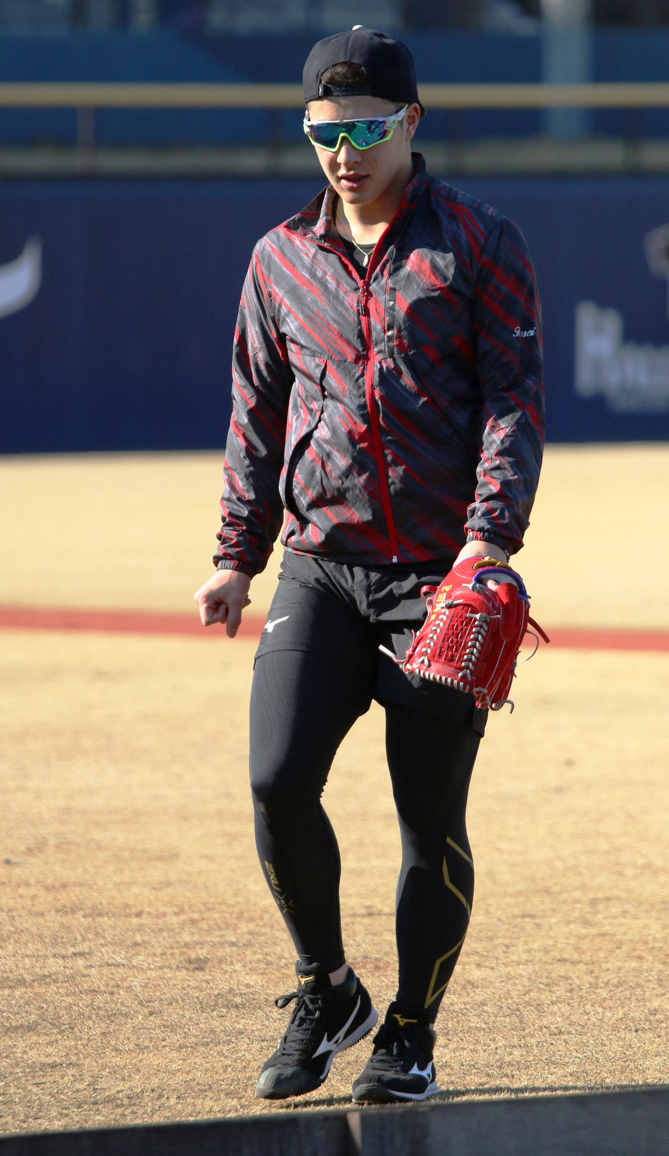 鎌ケ谷で自主トレを打ち上げた日本ハム吉田輝（撮影・木下大輔）