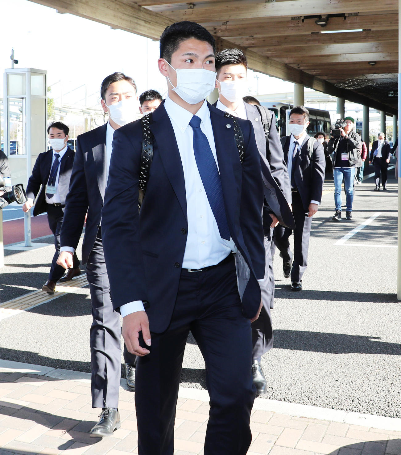 高知に入る西純矢ら2軍選手たち（撮影・清水貴仁）