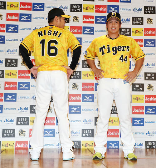 阪神タイガース 梅野選手 ユニフォーム 23ウル虎の夏 阪神梅野「身が引き締まる」ウル虎の夏ユニお披露目 - プロ野球写真