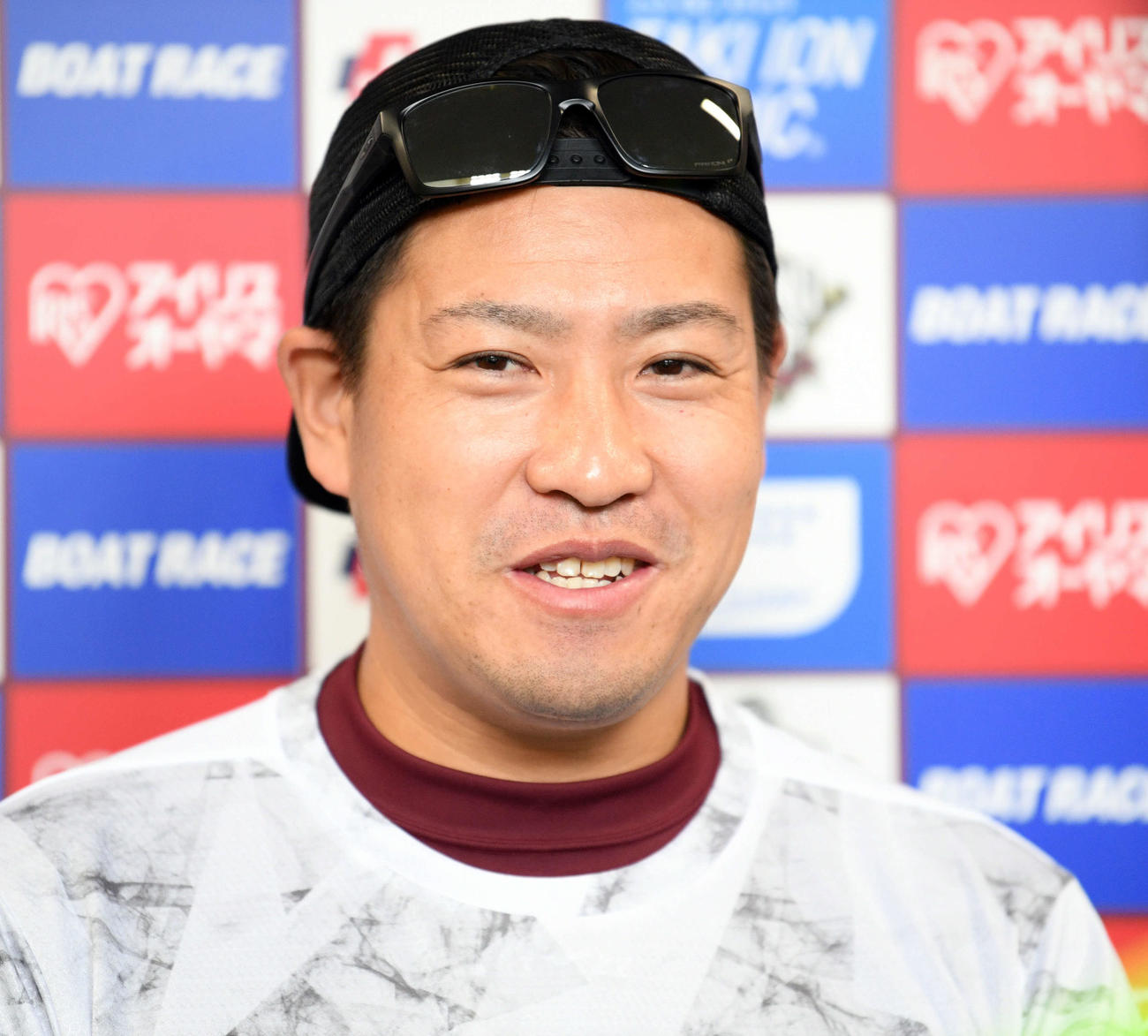 合同自主トレを終え取材に応じる楽天牧田（撮影・滝沢徹郎）