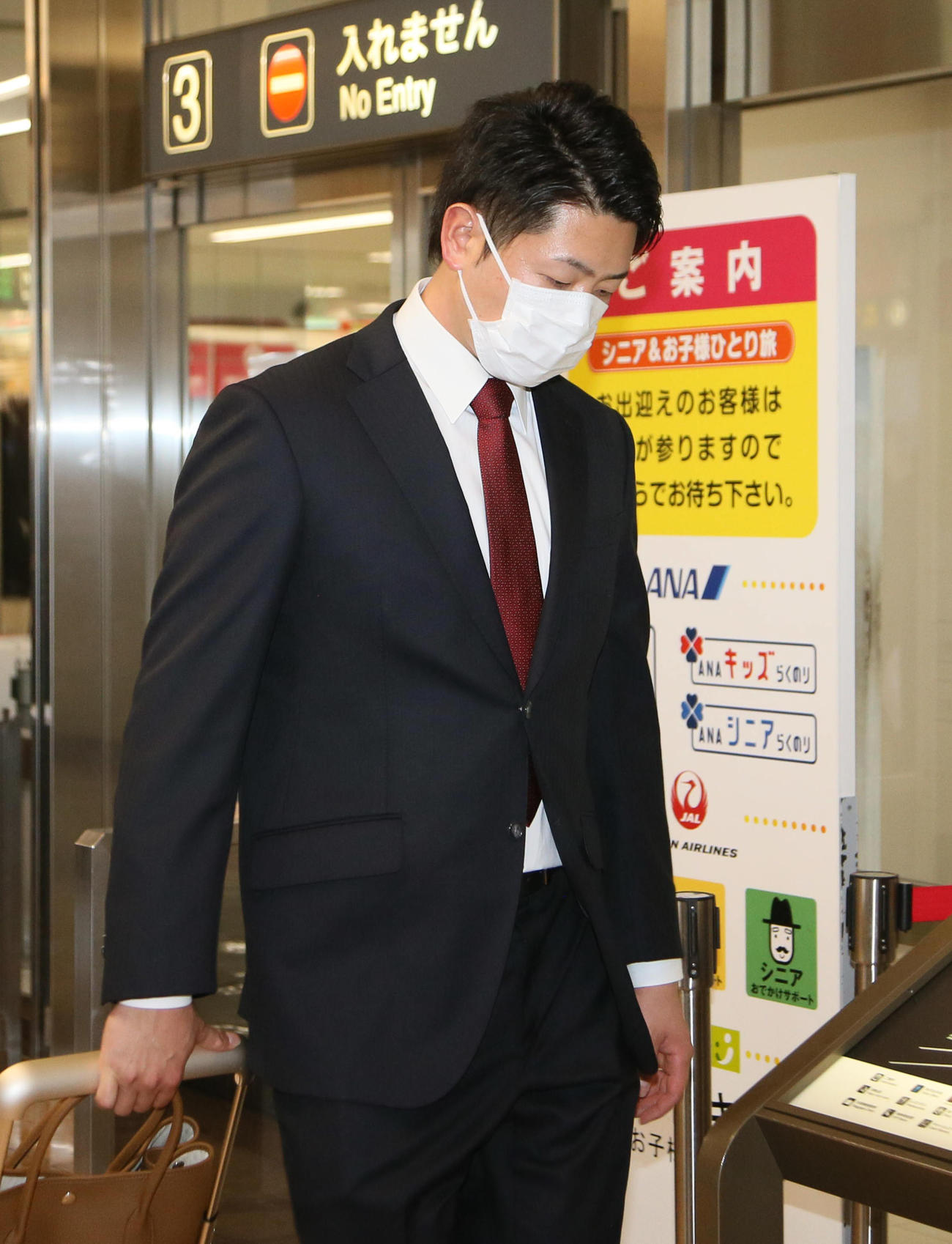 宮崎入りした大瀬良（撮影・栗木一考）