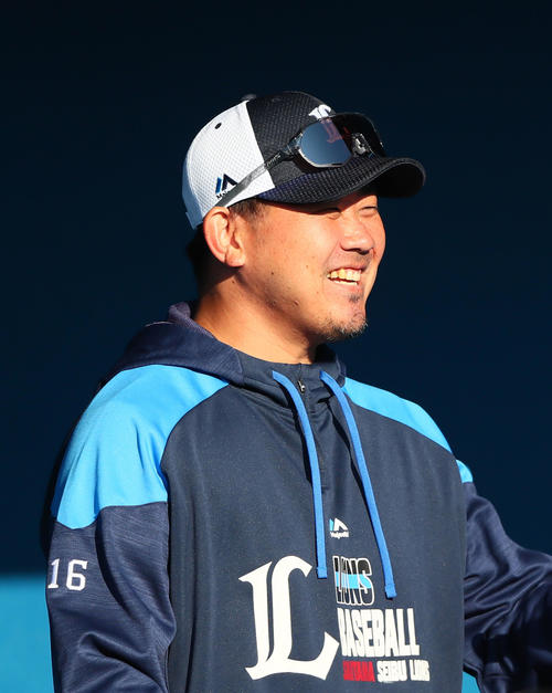 笑顔でキャンプインを迎えた西武松坂（撮影・足立雅史）