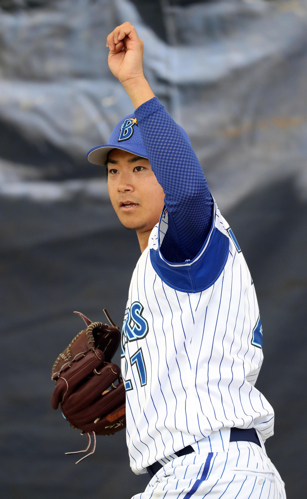 ブルペンで投球するDeNA今永（撮影・大野祥一）