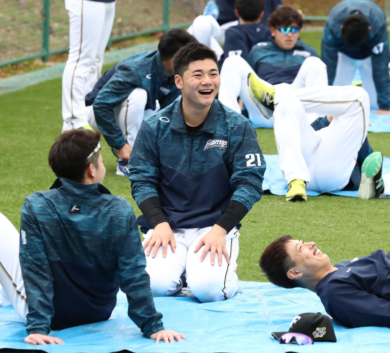 練習前、笑顔を見せる日本ハム清宮（撮影・黒川智章）