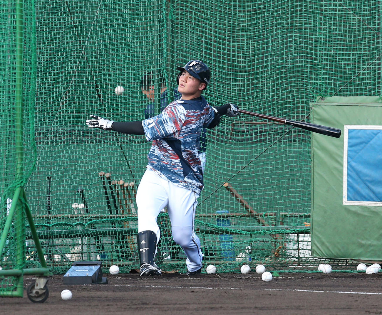 フリー打撃で場外弾を放つ日本ハム清宮（撮影・黒川智章）