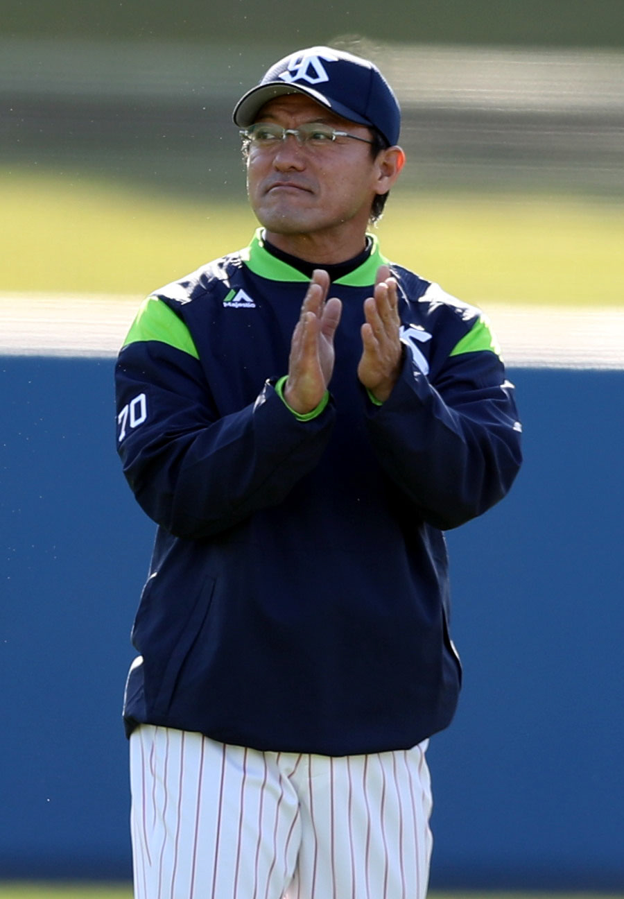 背番号70番に変更した河田コーチ（撮影・狩俣裕三）