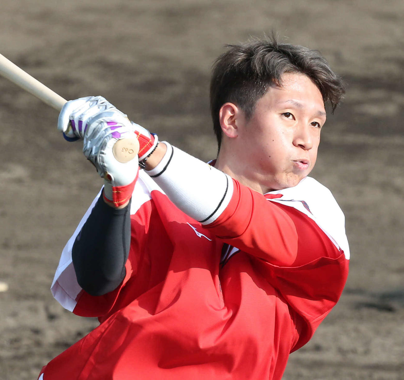 呼吸を意識しながら打撃練習を行う西川（撮影・梅根麻紀）