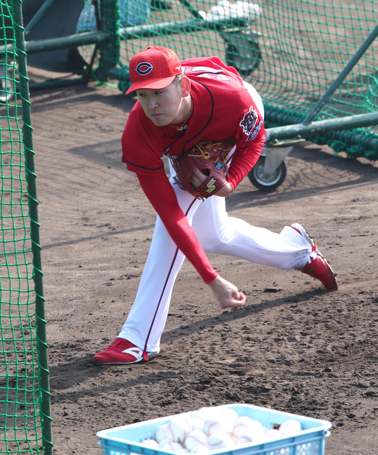 シート打撃に登板した遠藤淳志（撮影・梅根麻紀）