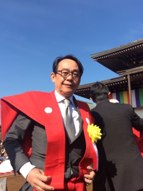 成田山新勝寺での豆まき式に参加したロッテ河合オーナー代行（球団提供）
