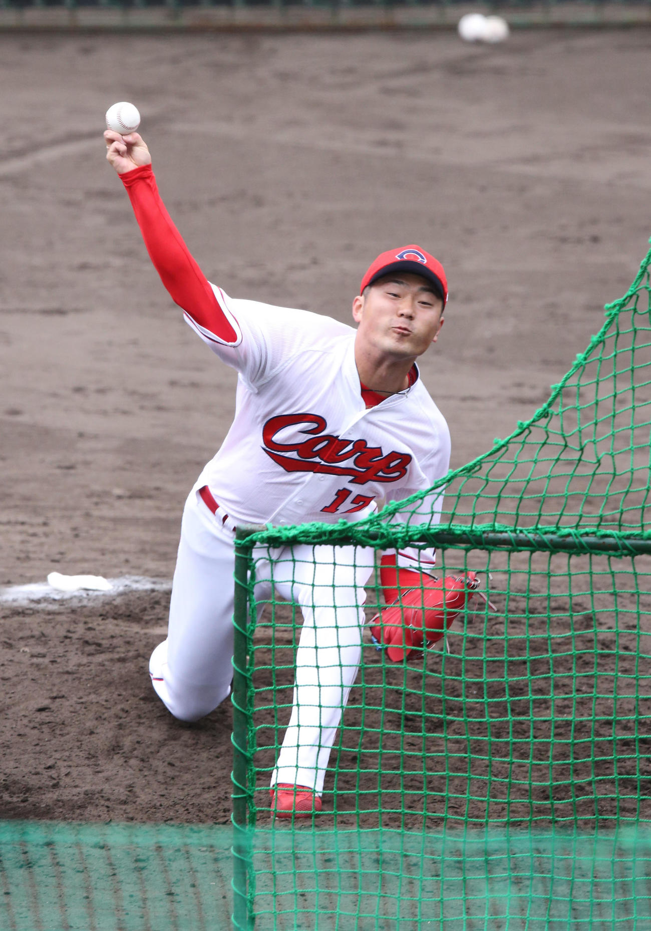 フリー打撃に登板した岡田（撮影・梅根麻紀）