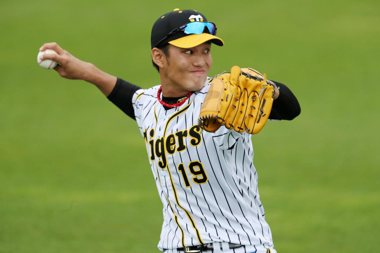 キャッチボールを行う藤浪（撮影・加藤哉）