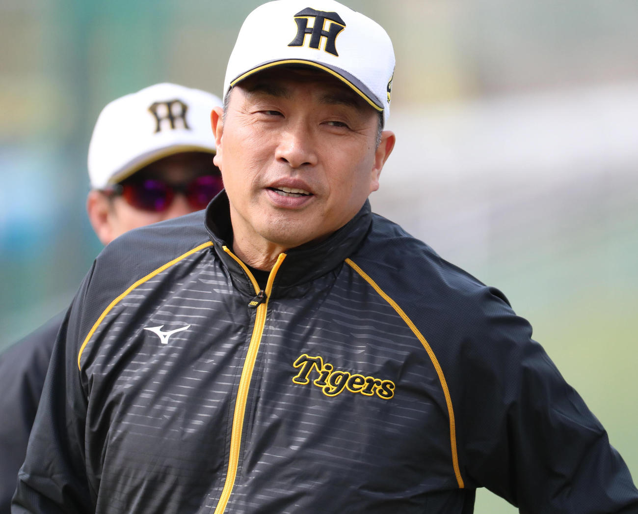 安芸で2軍選手を指導する山本昌臨時投手コーチ（撮影・清水貴仁）