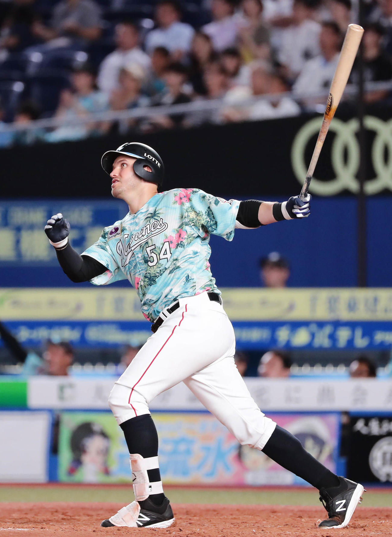 19年8月、ソフトバンク戦で30号本塁打を放つレアード