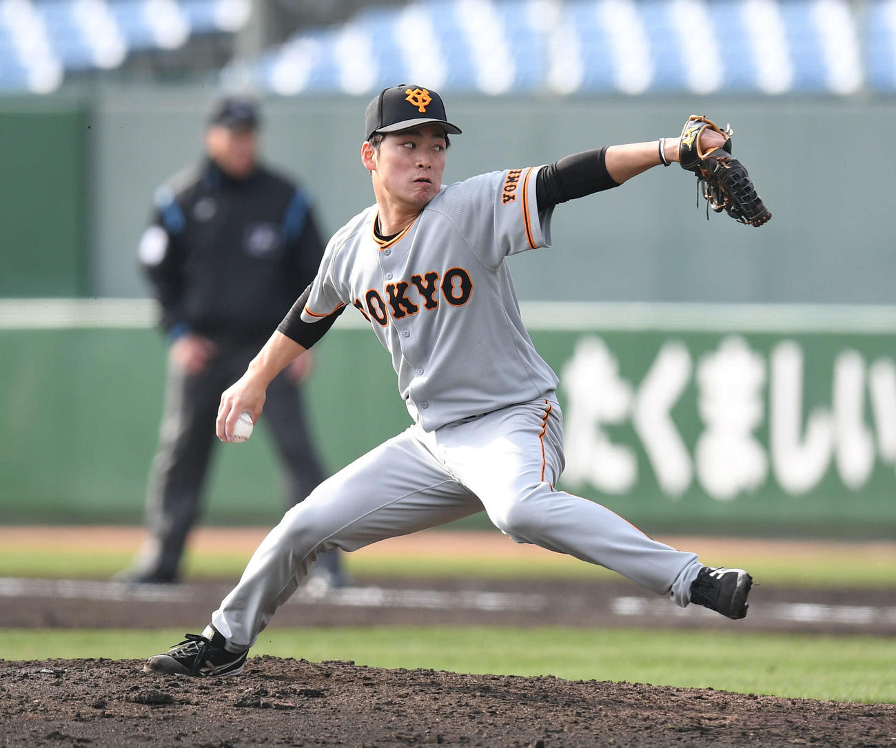 紅組対白組　6回裏、力投する紅組6番手の沼田（撮影・加藤諒）