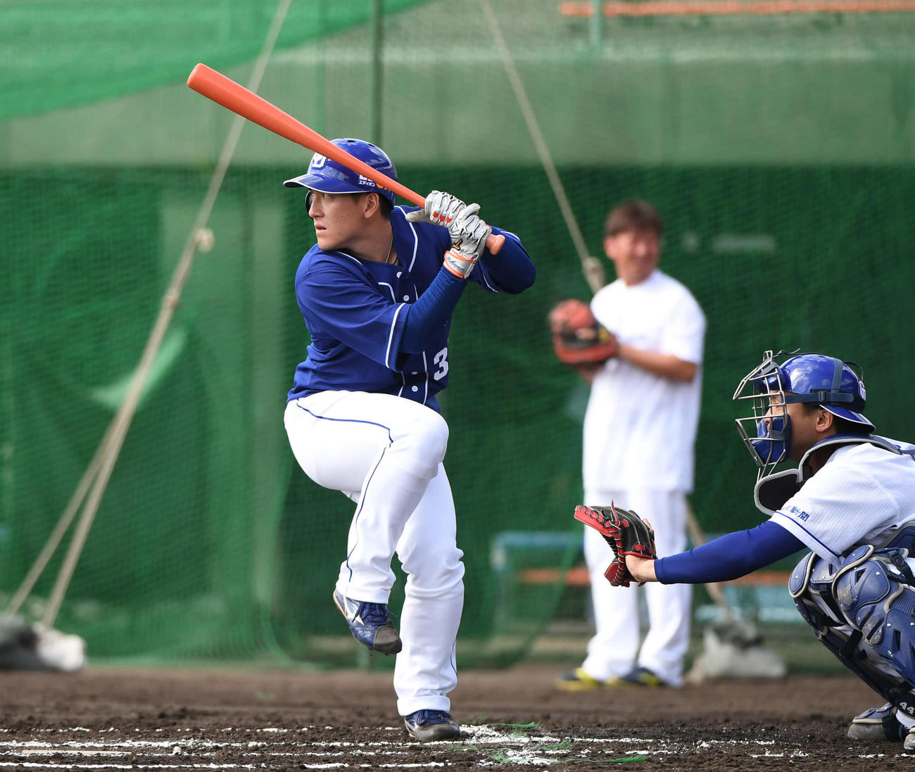 紅白戦1回表紅組2死二塁、一本足打法で構える渡辺（撮影・森本幸一）