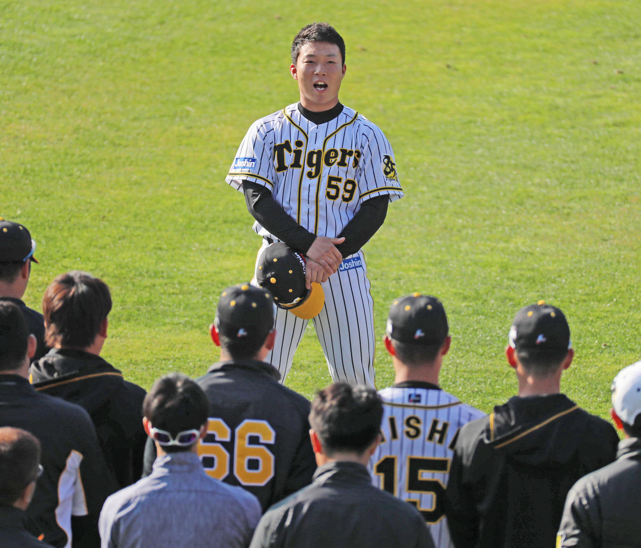 練習開始前に声出しをする阪神藤田健斗（撮影・清水貴仁）