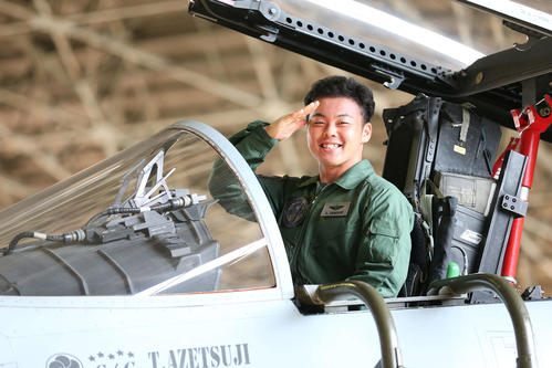 巨人５位山瀬が航空自衛隊見学に感銘 動きが速い プロ野球写真ニュース 日刊スポーツ