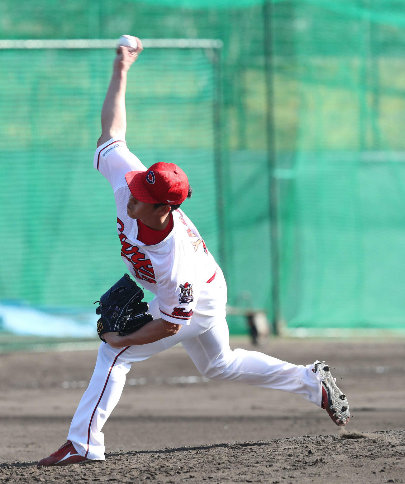 シート打撃に登板した矢崎（撮影・梅根麻紀）