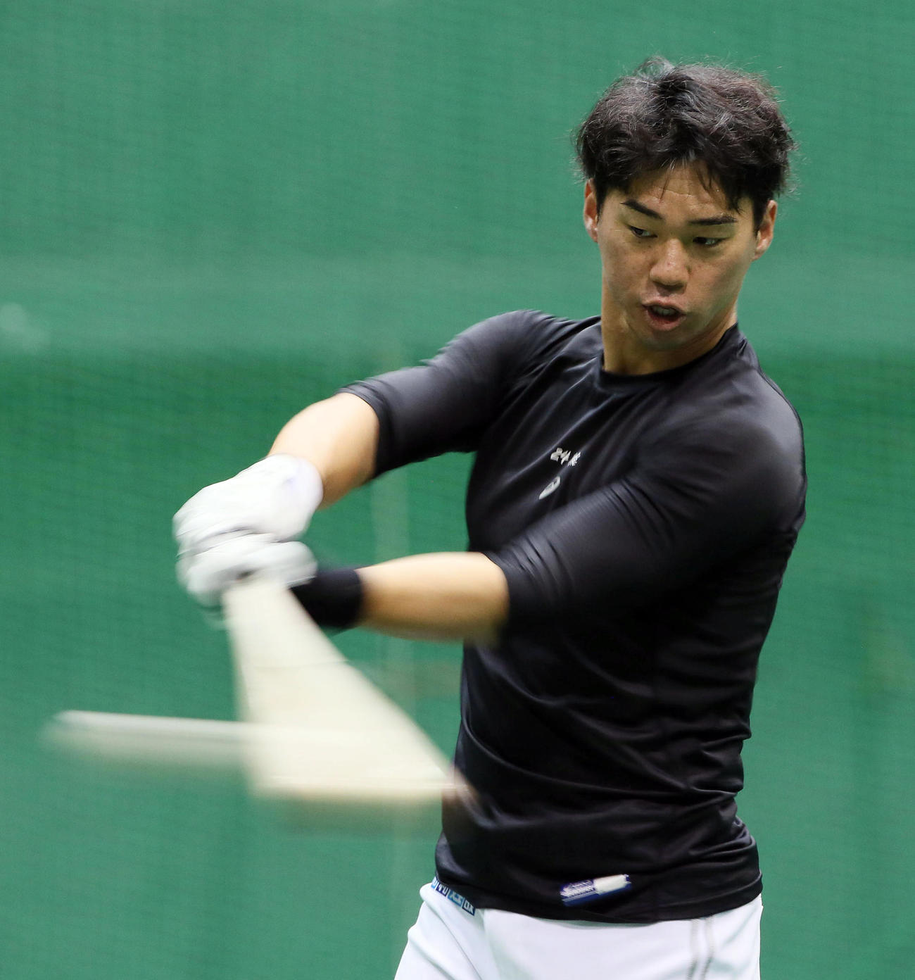 2月4日、ティー打撃をする長谷川