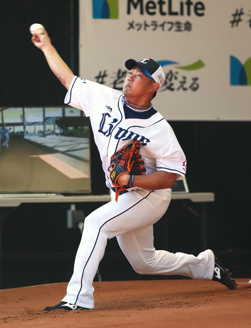 今キャンプ2度目のブルペン入りをした西武松坂（撮影・足立雅史）