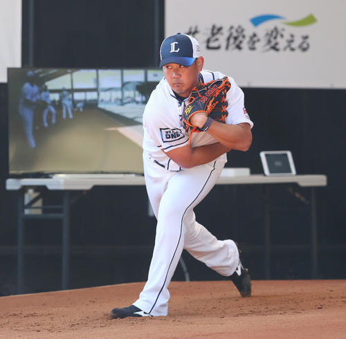 今キャンプ2度目のブルペン入りをした西武松坂（撮影・足立雅史）