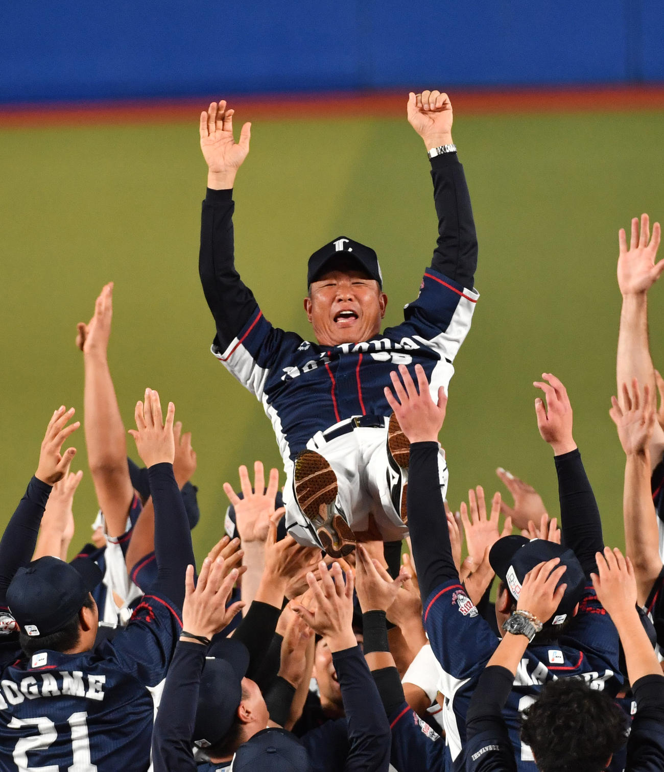 優勝しナインから胴上げされる辻監督（2019年9月24日撮影）