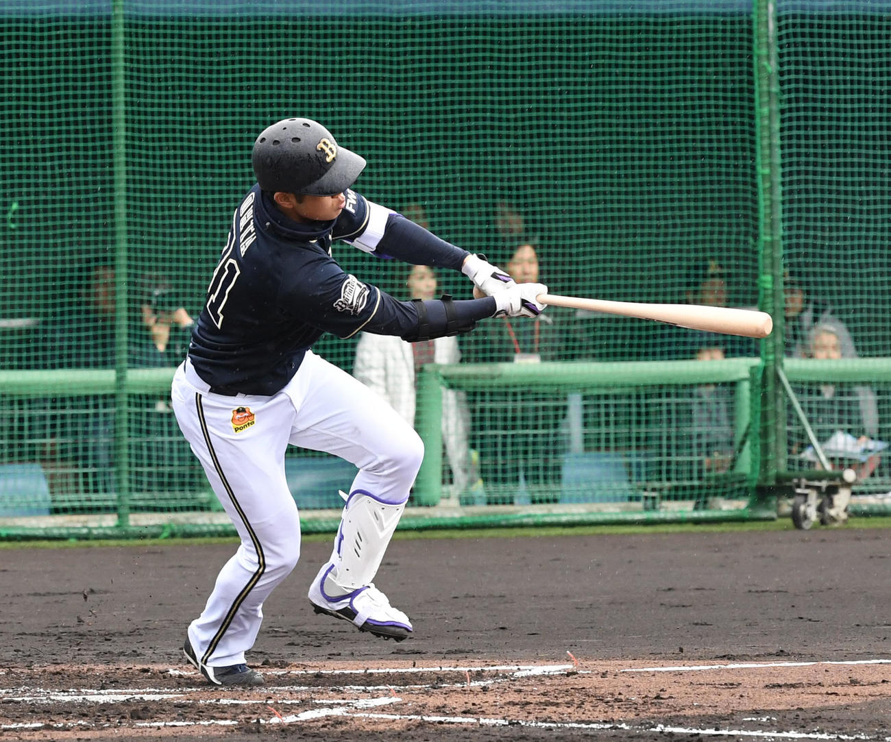 シート打撃で安打を放つ太田（撮影・前岡正明）