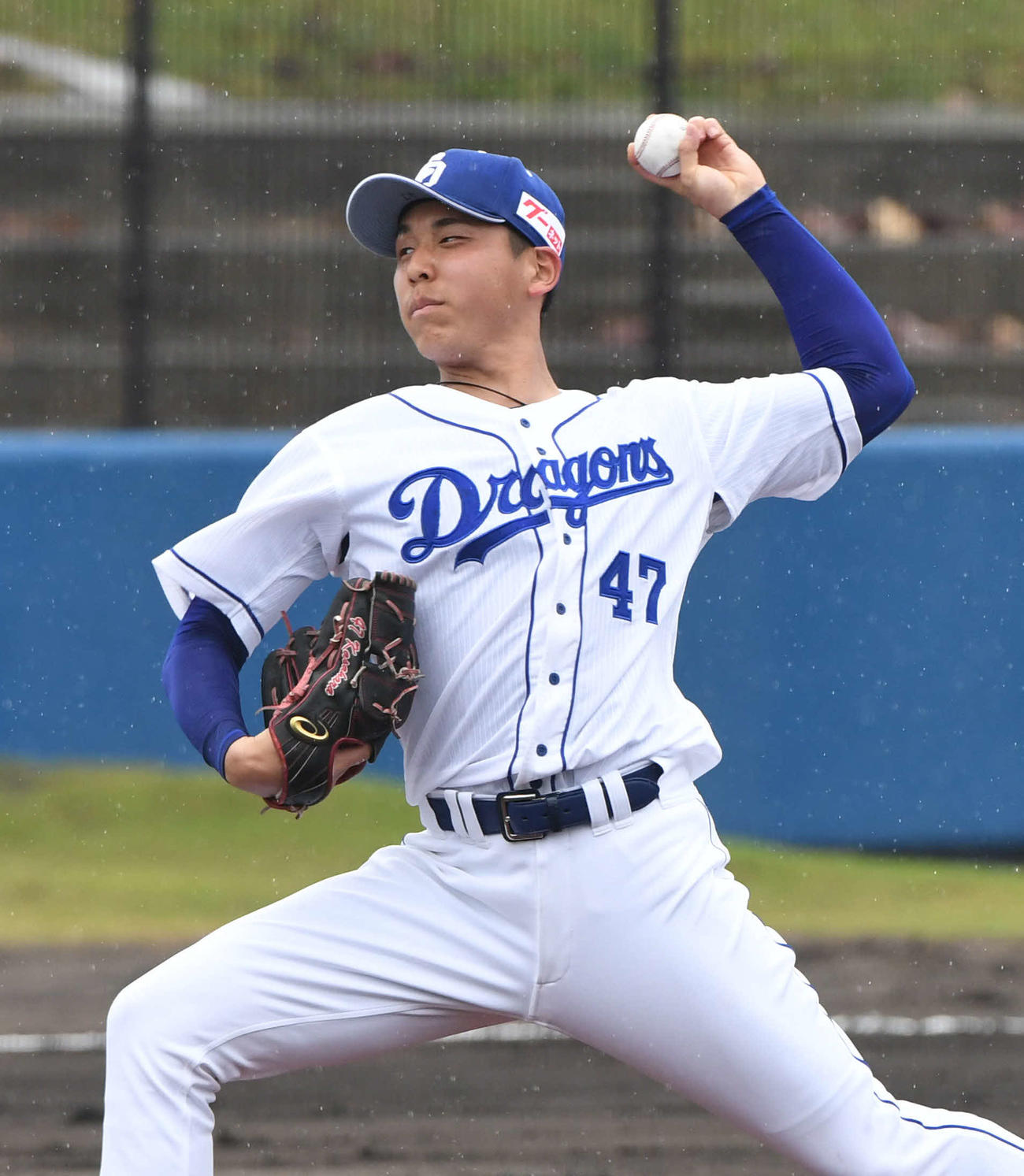 沖縄電力との練習試合に先発した笠原（撮影・森本幸一）