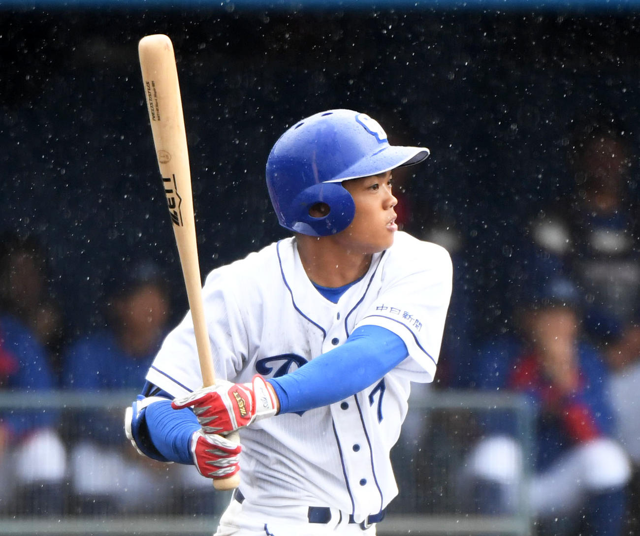 3回裏中日無死二、三塁、二ゴロに倒れるも打点を上げた根尾昂（撮影・森本幸一）