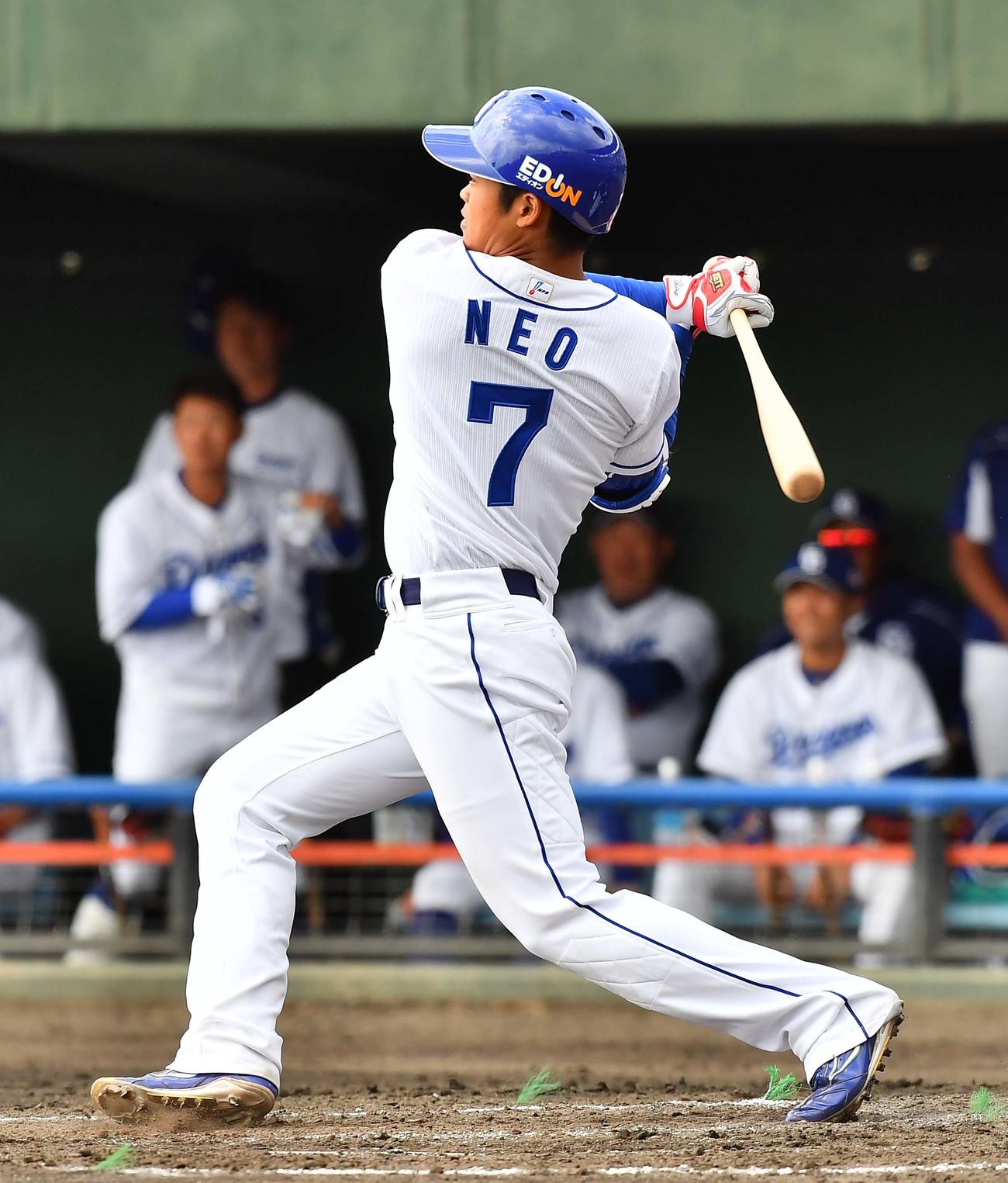 中日対阪神　2回裏中日2死一、二塁、右飛に倒れる根尾昂（撮影・上田博志）