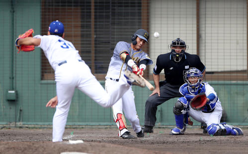 中日対阪神　4回表阪神2死一、二塁、木浪は右越え3点本塁打を放つ（撮影・加藤哉）