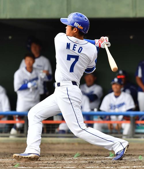 中日対阪神　2回裏中日2死一、二塁、右飛に倒れる根尾昂（撮影・上田博志）