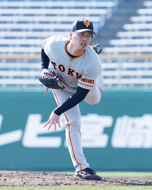 紅組対白組　5回、力投する紅組3番手の藤岡（撮影・加藤諒）