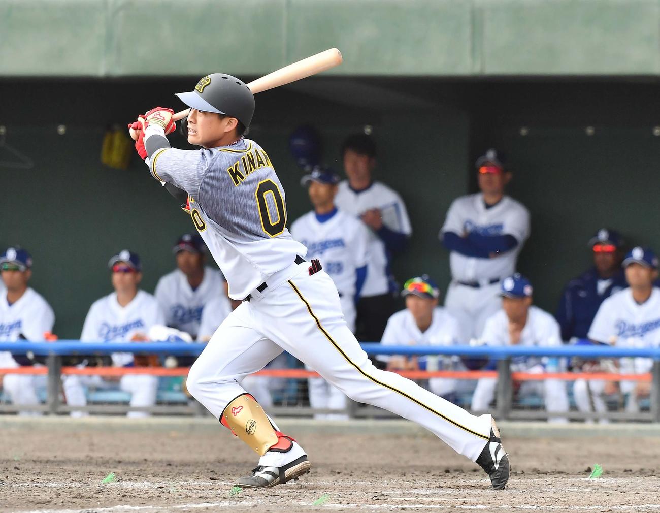 中日対阪神練習試合　4回表阪神2死一、二塁、中越えに3点本塁打を放つ木浪（撮影・上田博志）