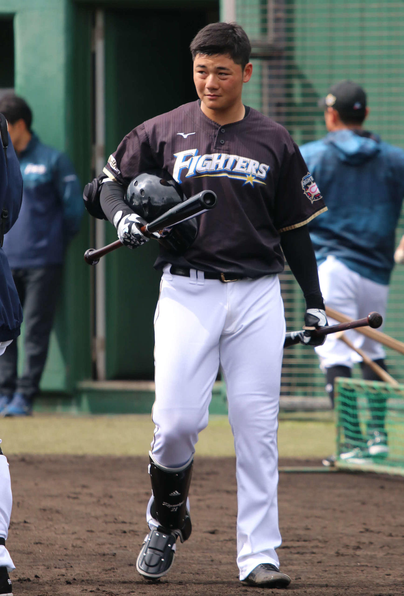 フリー打撃を終えて引き揚げる日本ハム清宮（撮影・山崎純一）