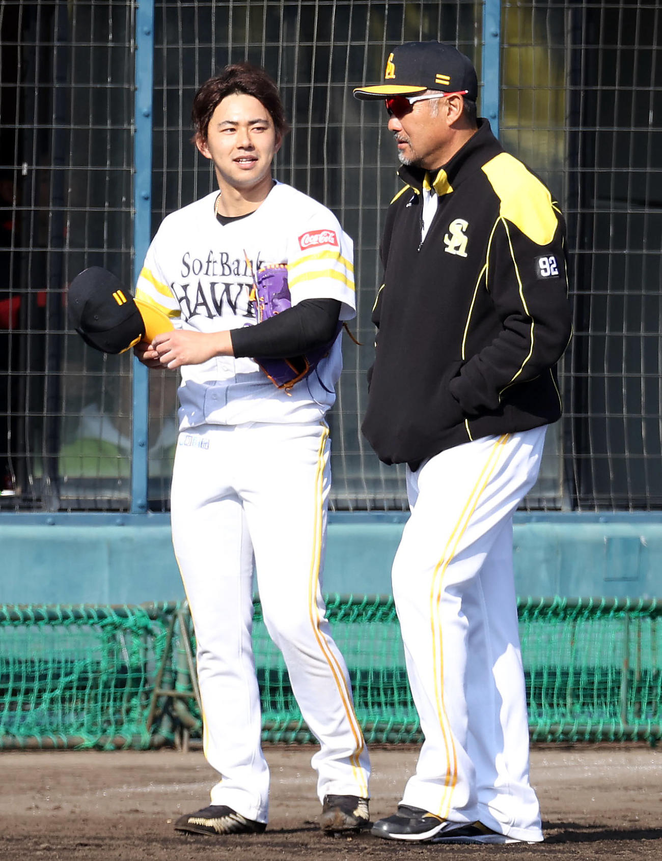 森山コーチ（右）と話す古谷（撮影・栗木一考）
