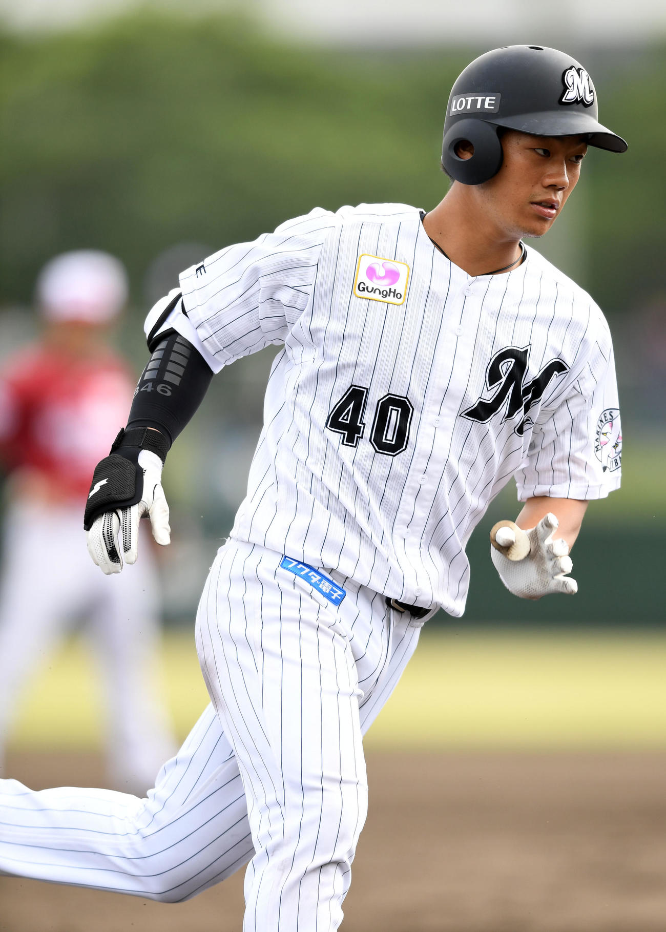 練習試合　ロッテ対楽天モンキーズ　6回裏ロッテ無死二塁、右中間へ2点本塁打を放つ福田光（撮影・横山健太）