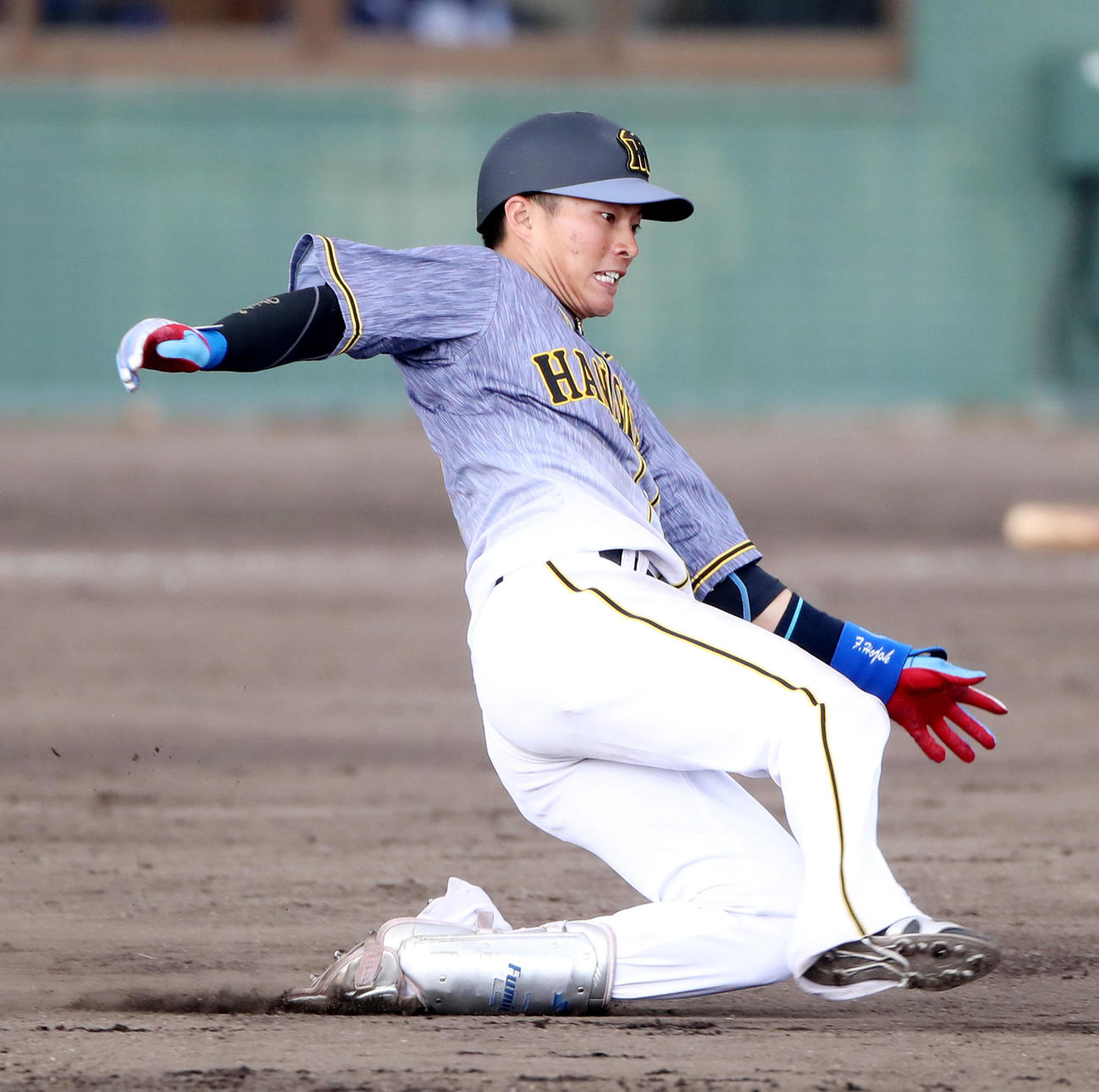 中日対阪神　6回表阪神2死、北條史也は左前敵失で二塁へ進塁（撮影・加藤哉）