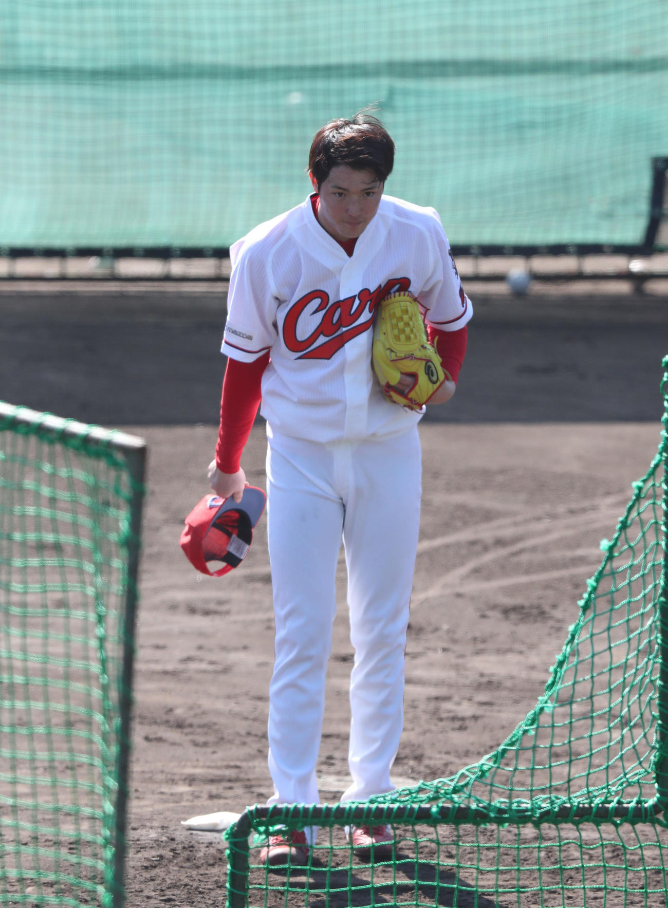 フリー打撃登板、投げる前にあいさつする森下暢仁（撮影・梅根麻紀）