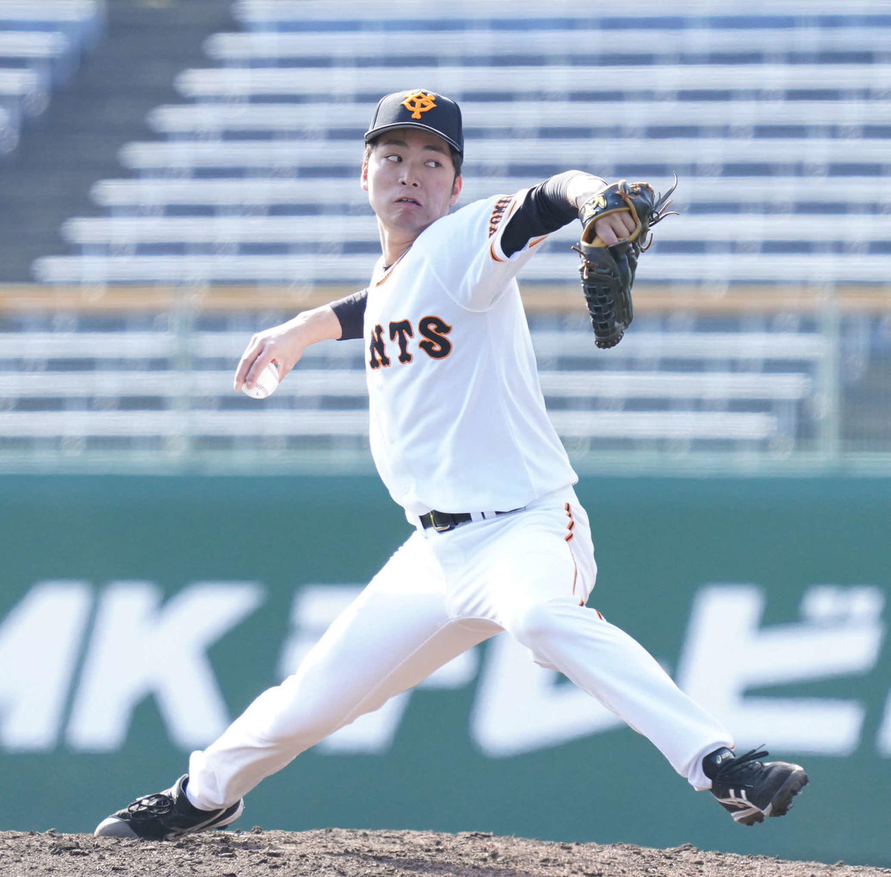 紅組対白組　7回、力投する白組6番手の沼田（撮影・加藤諒）