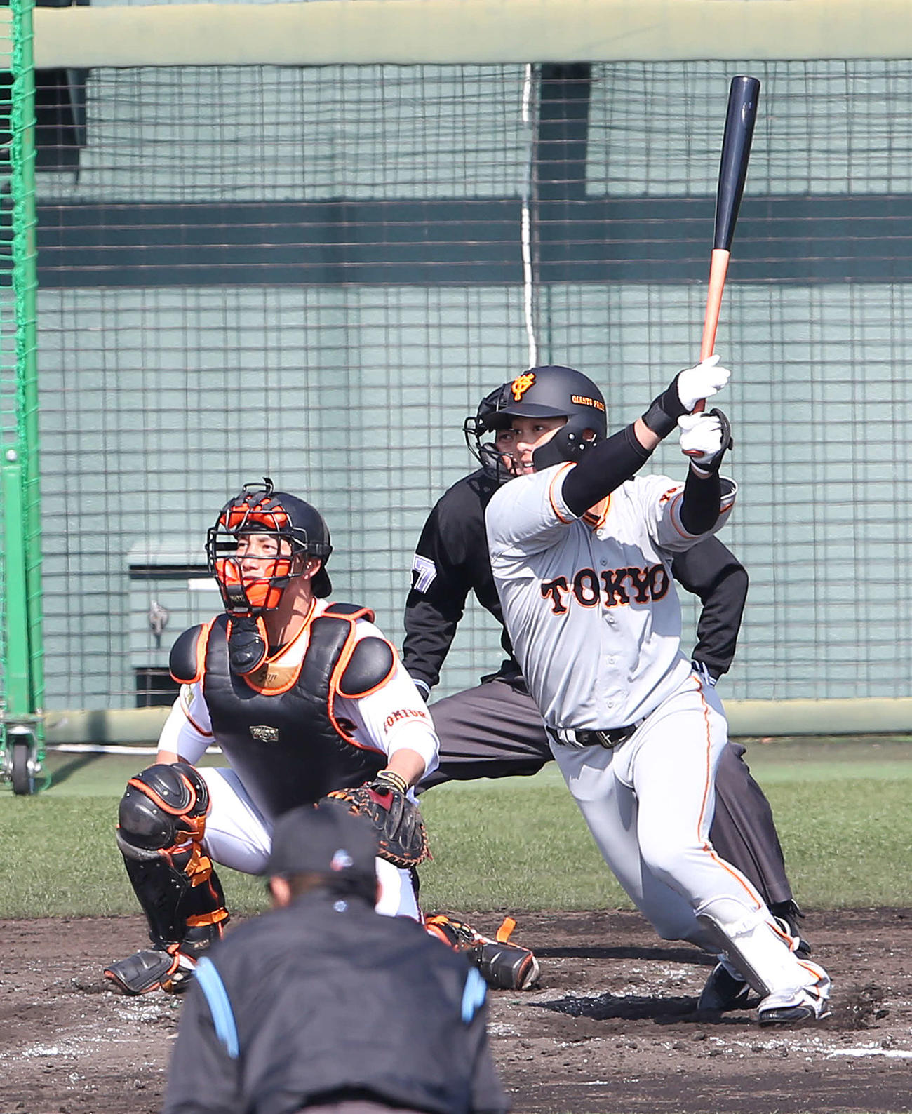 白組対紅組　3回表紅組1死満塁、右翼線に2点適時二塁打を放つ石川（撮影・河野匠）