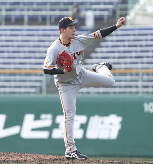 紅組対白組　6回、力投する紅組4番手の大江（撮影・加藤諒）