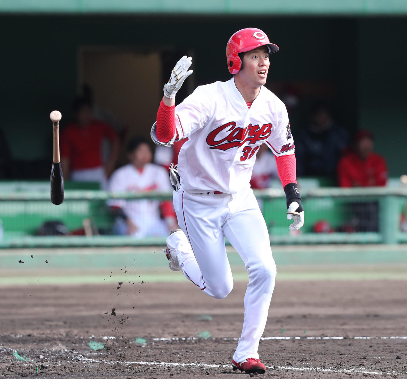 紅白戦　2回裏白2死一塁、宇草は右越えに2点本塁打を放つ（撮影・梅根麻紀）