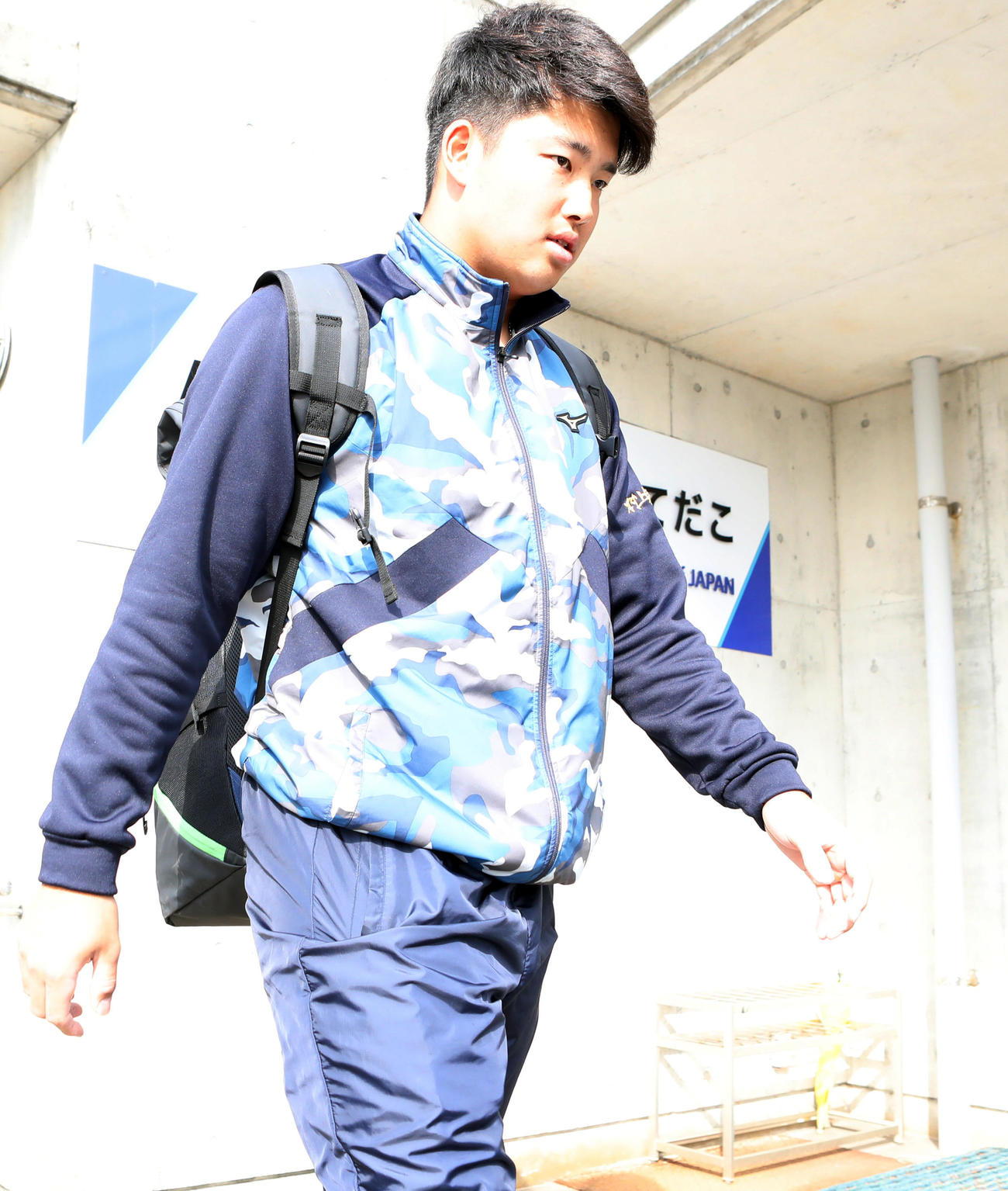 別メニュー調整し、早めに引き揚げる村上（撮影・狩俣裕三）