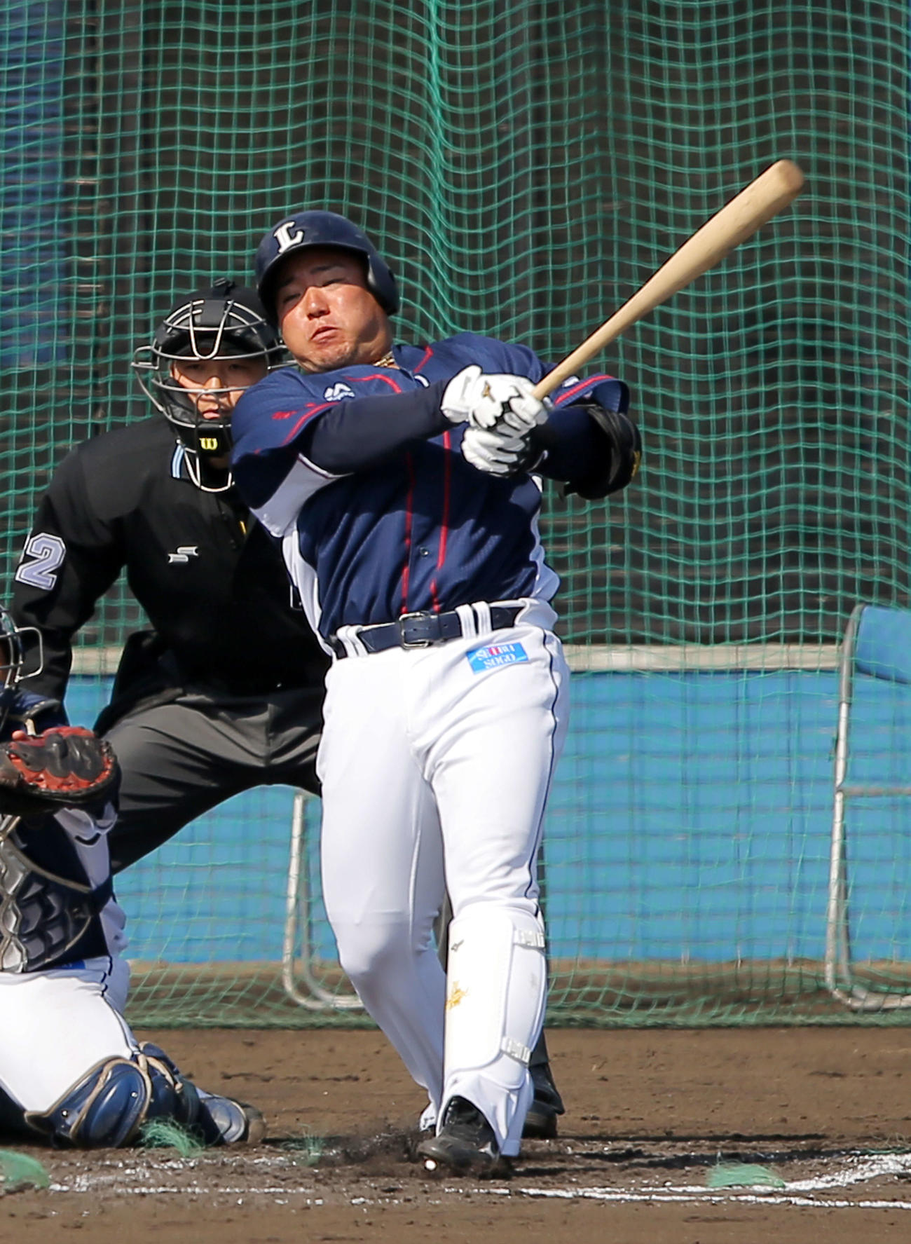 シート打撃で右越え本塁打を放つ西武山川（撮影・河田真司）