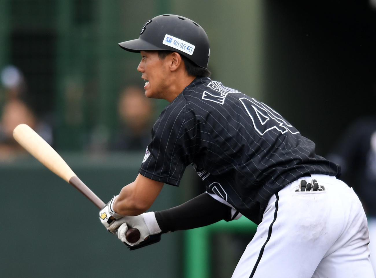 練習試合　ロッテ対楽天モンキーズ　9回表ロッテ2死二、三塁、右前2点適時打を放つ福田光（撮影・横山健太）